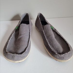 Men’s size 10 gray slip on casual shoes